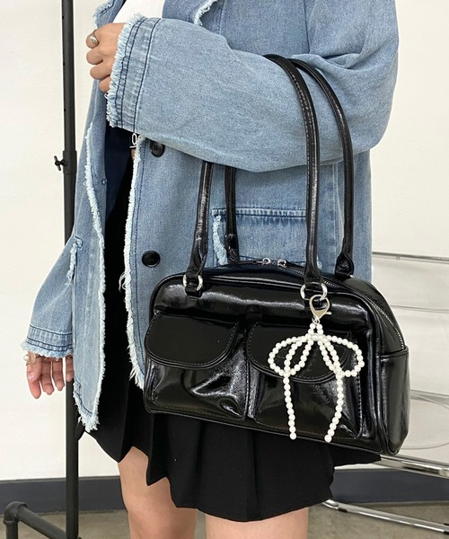 rire ボストンバッグ パール風リボンチャーム付ボストンバッグ