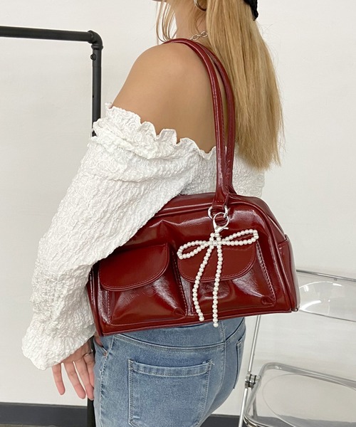 rire ボストンバッグ パール風リボンチャーム付ボストンバッグ