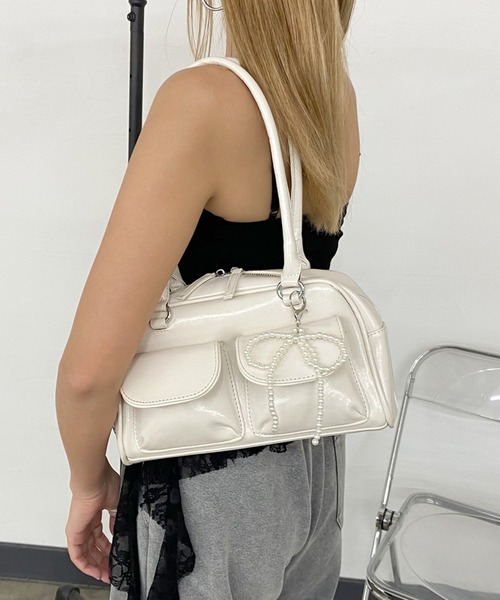 rire ボストンバッグ パール風リボンチャーム付ボストンバッグ