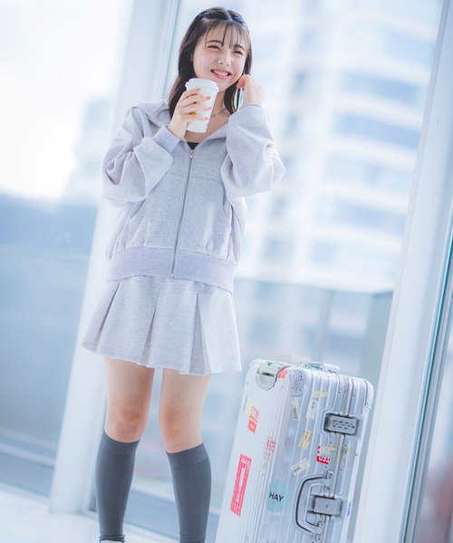 repipi armario（レピピアルマリオ） パーカー ダンボールZIPフーディ