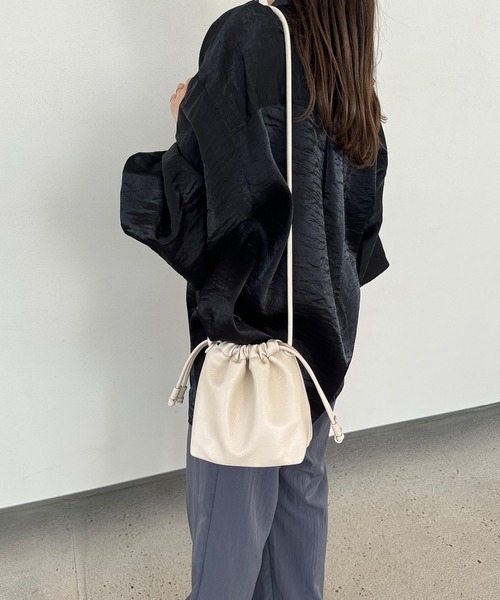 LE MORE ショルダーバッグ バッグ エコレザー巾着ショルダーバッグ