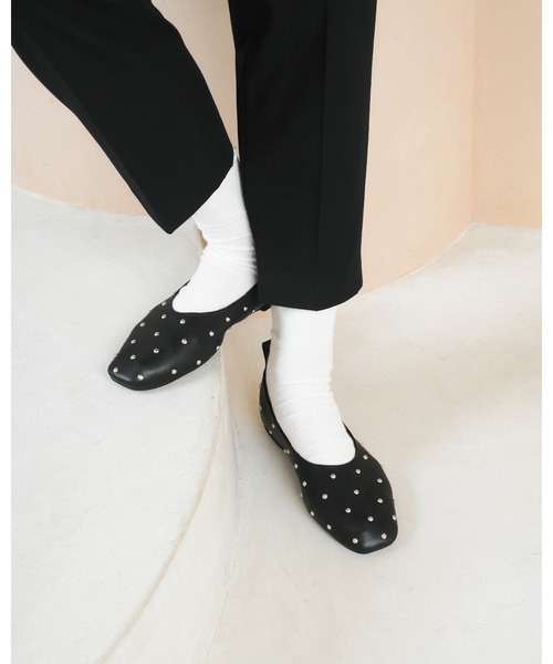パンプス 歩きやすい フラット スタッズパンプス : ZOZOTOWN Yahoo!店