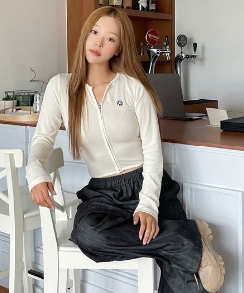 カーディガン A'GEM/9 × .kom 「muah muah/ムーアムーア」 JACQUARD KNIT ZIPUP CARDIGAN/ジャガード A'GEM/9 × .kom『muah muah/ムーアムーア』SLIM FIT KNIT ZIPUP