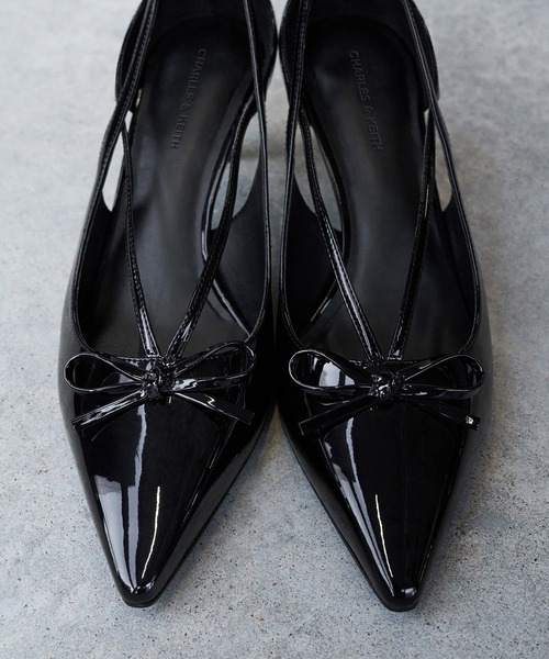 CHARLES ＆ KEITH パンプス カットアウト キトゥンヒール