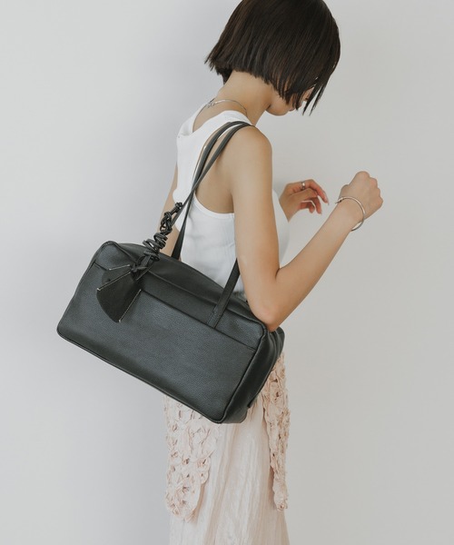 NOTHING WRITTEN ブラック ショルダーバッグ 19TH / Nella strap bag (Black) - Nothing written