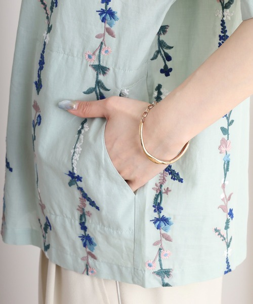 ブラウス シャツ EMAGO 花刺繍ストライプシャツ レディース Emago ブラウス シャツ EMAGO 花ストライプ総柄刺繍シャツ