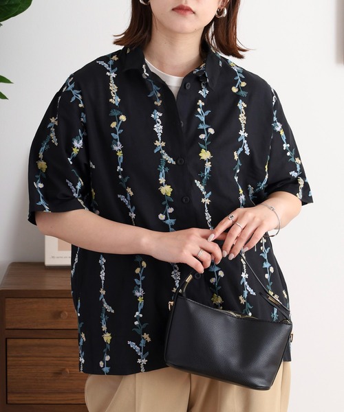 Emago ブラウス シャツ EMAGO 花ストライプ総柄刺繍シャツ