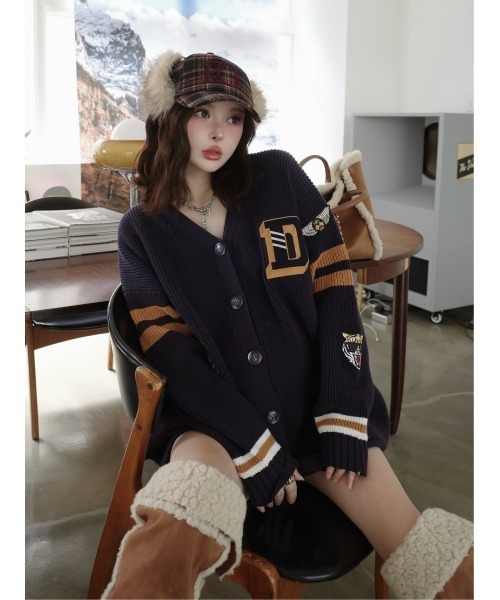 【新品未使用】カレッジワッペンVネックニットカーディガン Darich カーディガン カレッジワッペンVネックニット