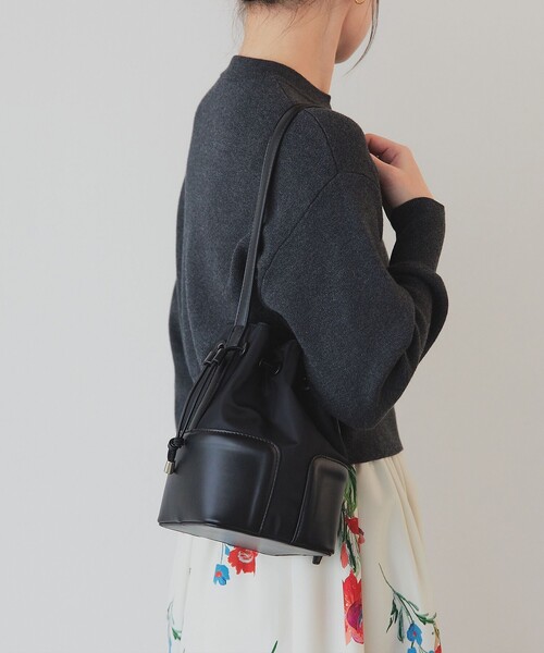 EMMEL REFINES別注アイテム＜JAMIRAY＞キンチャク バッグ JAMIRAY（ジャミレイ）の「＜JAMIRAY＞ ブローチ付き キンチャク