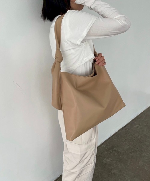 【新品未開封】macoto×EFOLEレザー　ワンショルダーバッグ EFOLE（エフォル） ショルダーバッグ バッグ Multi pocket oneshoulder