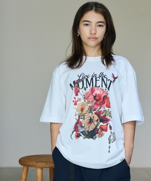 GMMTV First ブランド MOMENT Tシャツ Mサイズ 白色 tシャツmoment（ファッション）（性別：メンズ）のおすすめ人気