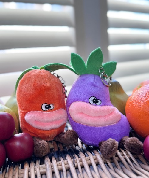 CALIFORNIA OUTFITTERS チャーム 3B43 フルーツ 野菜 ぬいぐるみ 唇