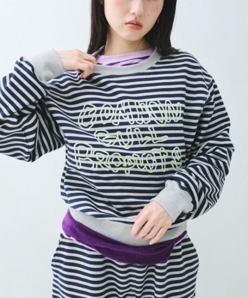 common gull products. トレーナー スウェット ブランコに乗ったcommon