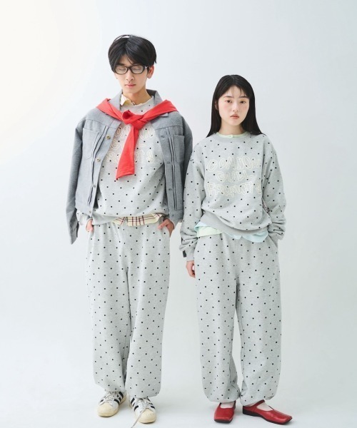 common gull products. トレーナー スウェット ブランコに乗ったcommon