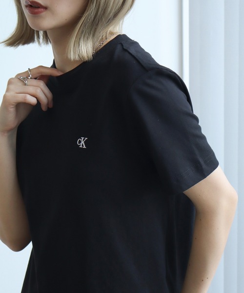 tシャツ 「Calvin Klein/カルバンクライン」ショートスリーブ モノグラム ロゴ クルーネックT レディースの画像