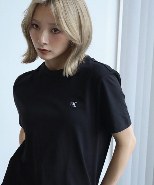 tシャツ 「Calvin Klein/カルバンクライン」ショートスリーブ モノグラム ロゴ クルーネックT レディースの画像