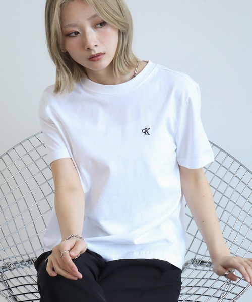 tシャツ 「Calvin Klein/カルバンクライン」ショートスリーブ モノグラム ロゴ クルーネックT レディースの画像