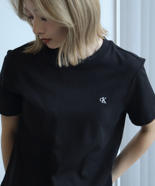 tシャツ 「Calvin Klein/カルバンクライン」ショートスリーブ モノグラム ロゴ クルーネックT レディースの画像