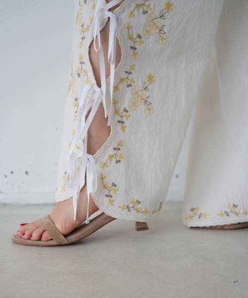 美品　スローブイエナ ribbon 刺繍パンツ　38 SLOBE IENA｜《WEB/一部店舗限定》ribbon 刺しゅうパンツ