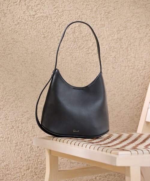 美品✨　gemeil ワイドワンショルダーバッグ ブラック gemeil｜ジェムイル（レディース）のショルダーバッグ（ブラック/黒色