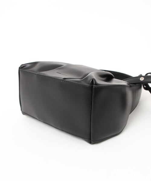 ショルダーバッグ・ポシェット MEDIUM CROISSANT CROSSBODY LEMAIRE | Medium Croissant Bag | Men | Lane Crawford