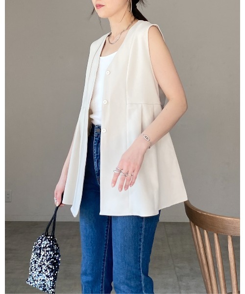 anana タグ付き　 Vネック ギャザー ペプラム ノースリーブ ジレ anana タグ付き Vネック ギャザー ペプラム ノースリーブ ジレ