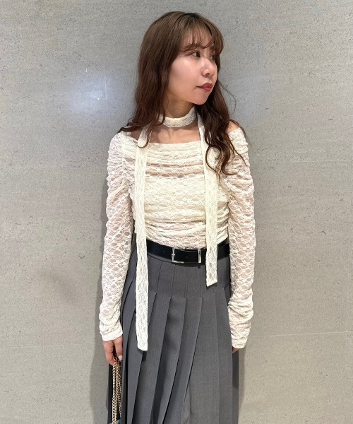 LILY BROWN ドレープオフショルレーストップス LILY BROWN ドレープオフショルレーストップス レディース