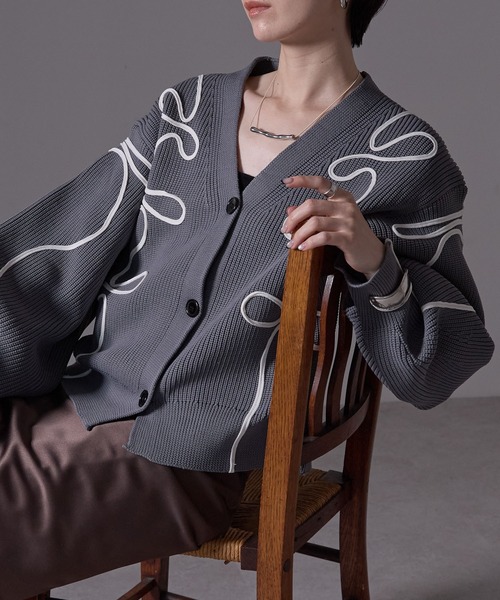 each alchemist カーディガン ラインリボン刺繍Vネックカーディガン