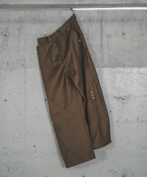 Shoowtime（ショウタイム） スラックス Curved silhouette over wide