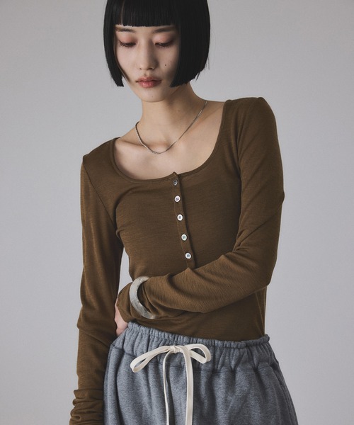 ADAM ET ROPE'（アダムエロペ） tシャツ ヘンリーネックカットオフ