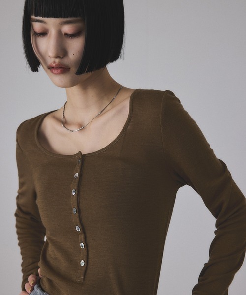 ADAM ET ROPE'（アダムエロペ） tシャツ ヘンリーネックカットオフ