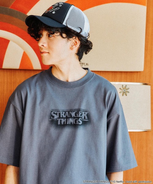 niko and... ストレンジャー・シングス Tシャツ niko and…（ニコアンド） tシャツ 「STRANGER THINGS」コラボ プリント