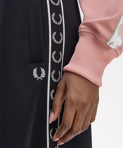 FRED PERRYパンツ FRED PERRY パンツ Taped Track Pants／フレッドペリートラック