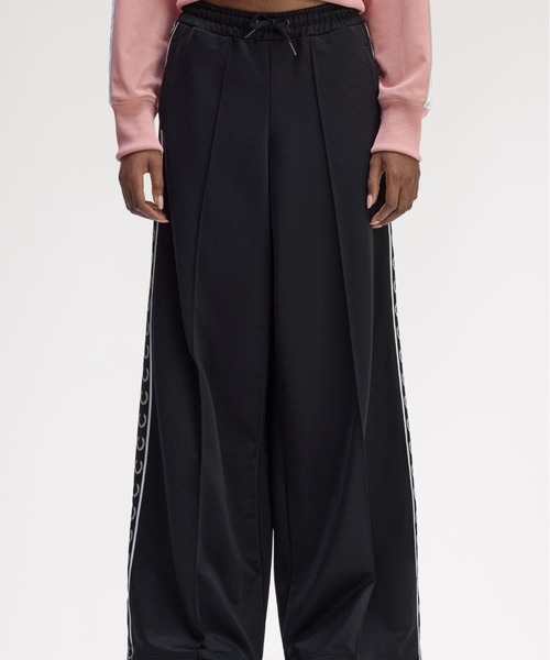【新品未使用】Fred Perry ブラック トラックパンツ　S FRED PERRY パンツ Seasonal Taped Track Pant／シーズナル