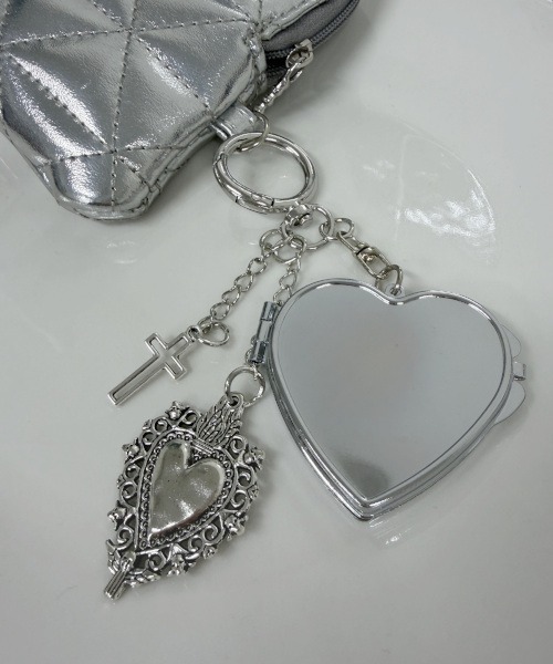 ChristianDior ベージュ系 キーケース ハートチャーム付き ChristianDior ベージュ系 キーケース ハートチャーム付き