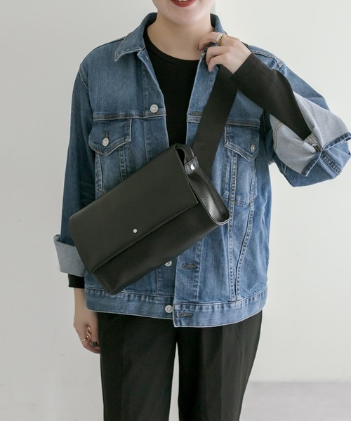 ear PAPILLONNER（イア パピヨネ） ショルダーバッグ - ブラック