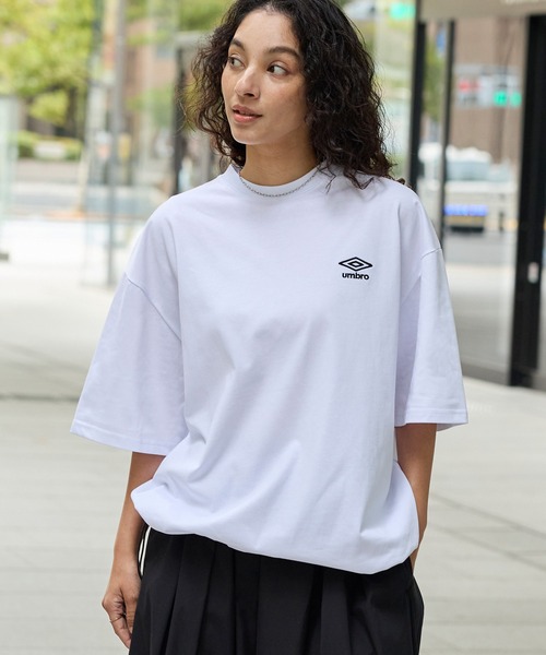 umbro（アンブロ） tシャツ 別注 ロゴ刺繍 ドロスト バックプリント