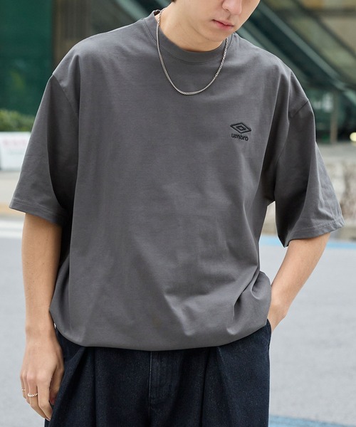 umbro（アンブロ） tシャツ 別注 ロゴ刺繍 ドロスト バックプリント