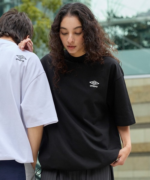 umbro（アンブロ） tシャツ 別注 ロゴ刺繍 ドロスト バックプリント