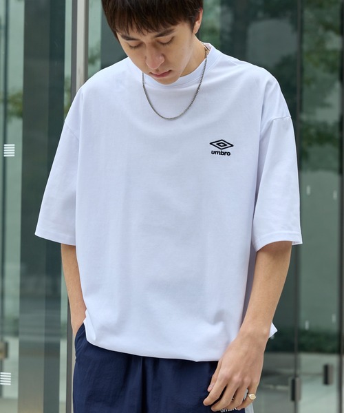 umbro（アンブロ） tシャツ 別注 ロゴ刺繍 ドロスト バックプリント