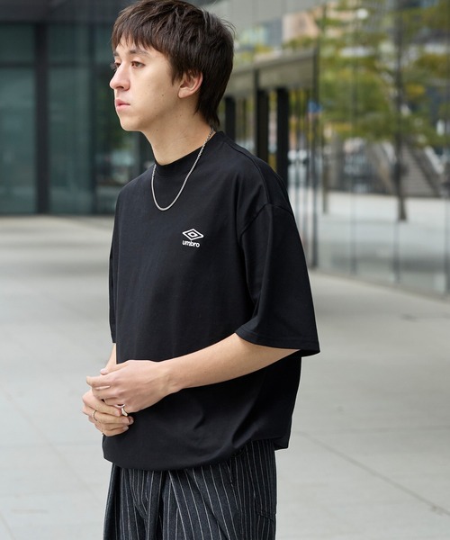 umbro（アンブロ） tシャツ 別注 ロゴ刺繍 ドロスト バックプリント