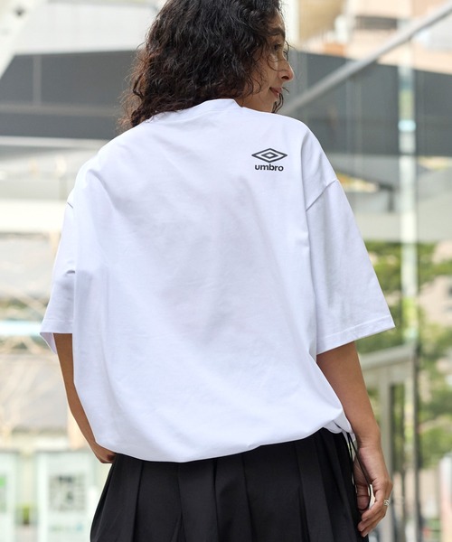 umbro（アンブロ） tシャツ 別注 ロゴ刺繍 ドロスト バックプリント