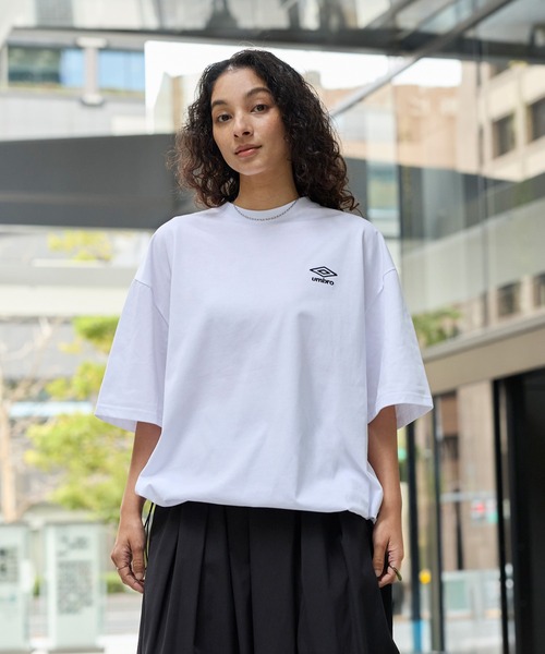 umbro（アンブロ） tシャツ 別注 ロゴ刺繍 ドロスト バックプリント