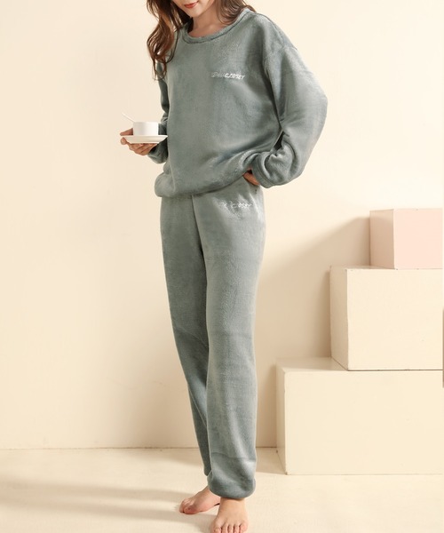 白のポリエステルルームウェアセット ルームウェア パジャマ ネグリジェ 白 長袖 ワンピース 22zm151