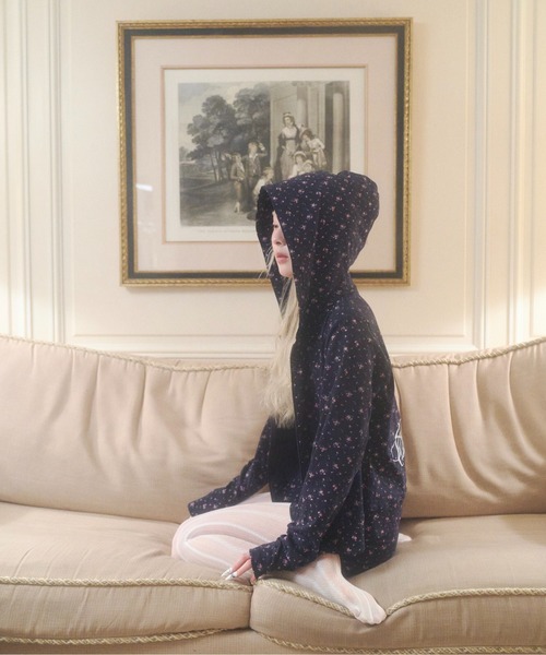 chernyy パーカー chernyy floral hoodie / 小花柄バック刺繍ロゴ