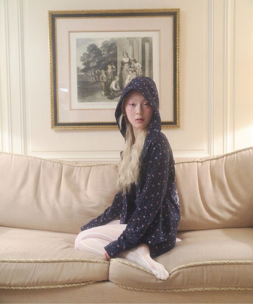 chernyy パーカー chernyy floral hoodie / 小花柄バック刺繍ロゴ