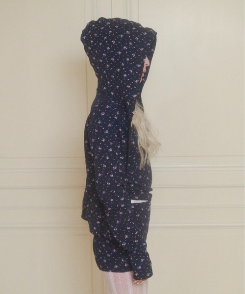 chernyy パーカー chernyy floral hoodie / 小花柄バック刺繍ロゴ