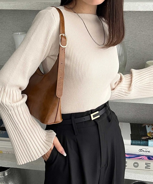 ADORE 美品　黒リブニット　セーター　フレアー袖 Ada. ニット セーター パイピング 袖フリル フレア コンパクトニット