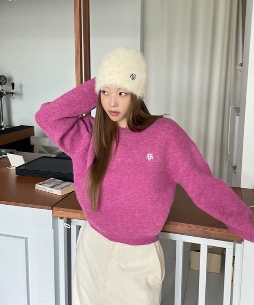 ニット セーター A'GEM/9 × .kom 「muah muah/ムーアムーア」 STITCH LOGO ROUND KNIT/ステッチロゴラウン A'GEM/9 × .kom 『muah muah/ムーアムーア』 STITCH LOGO ROUND