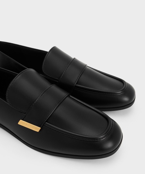 新品未使用品　チャールズアンドキース　アーモンドトゥローファーフラット　ブラック CHARLES ＆ KEITH ローファー アーモンドトゥ ローファー